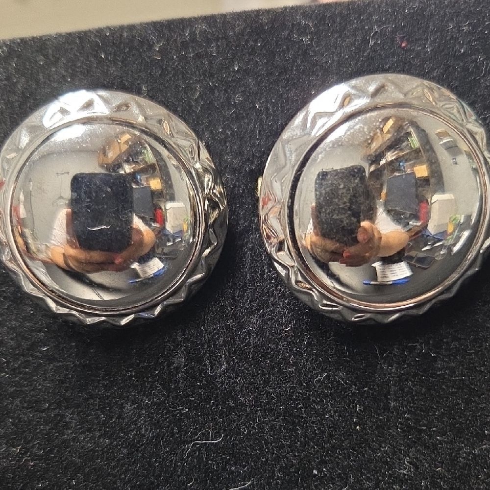 Elegant Silver Textured Earrings